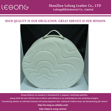 LS1422 Elegant White PU Hanging Zipper Box